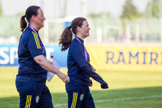 Head coach Lotta Hellenberg of Sweden