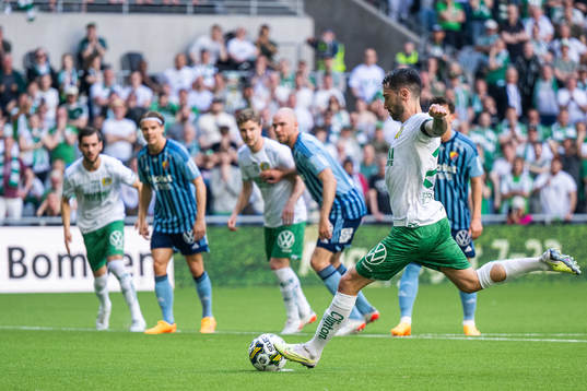 Hammarbys Nahir Besara gör 1-0 på straff