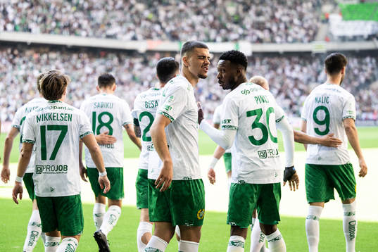 Hammarbys Edvin Kurtulus jublar med Shaquille Pinas