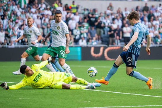 Hammarbys målvakt Oliver Dovin och Edvin Kurtulus