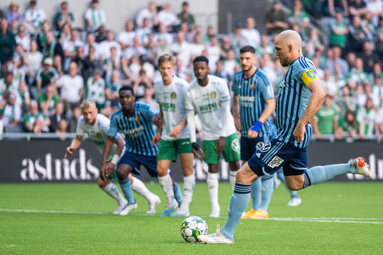 Djurgårdens Marcus Danielson gör 4-3 på straff
