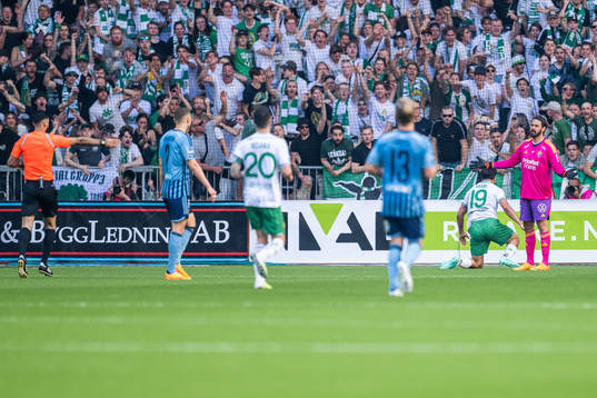 Domare Mohammed Al-Hakim dömer straff och Djurgårdens