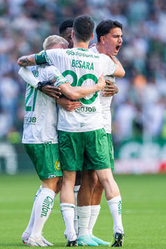 Hammarbys Simon Strand, Nahir Besara och Jusef Erabi jublar