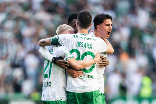 Hammarbys Simon Strand, Nahir Besara och Jusef Erabi jublar