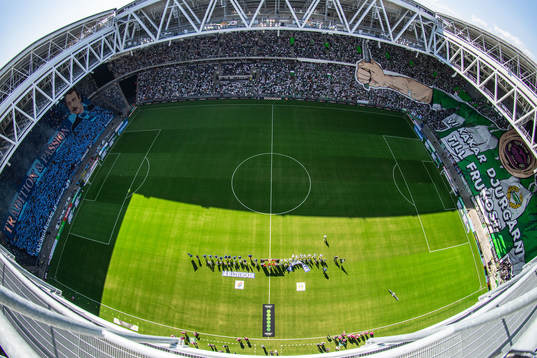 Djurgårdens och Hammarbys supportrar med tifo