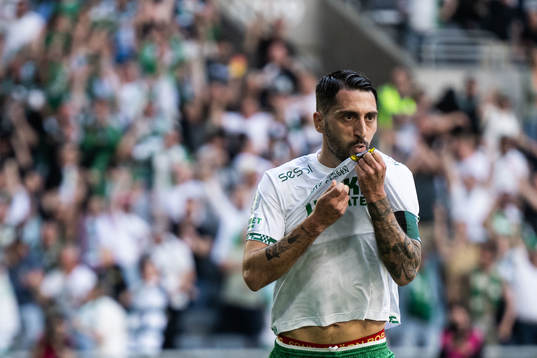 Hammarbys Nahir Besara jublar