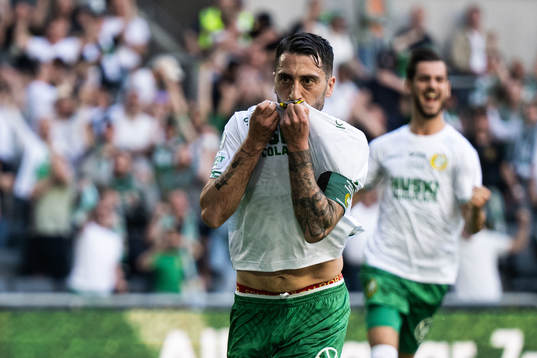 Hammarbys Nahir Besara jublar