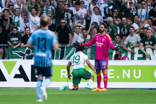 Djurgårdens målvakt Tommi Vaiho reagerar på domslut