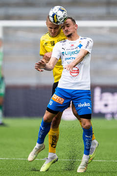 Elfsborgs Gustaf Lagerbielke och Värnamos Ajdin Zeljkovic