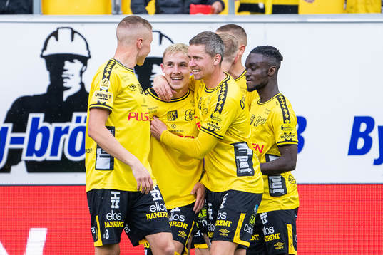 Elfsborgs Jacob Ondrejka jublar med lagkamrater