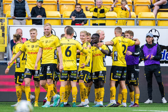 Elfsborgs Jacob Ondrejka jublar med lagkamrater