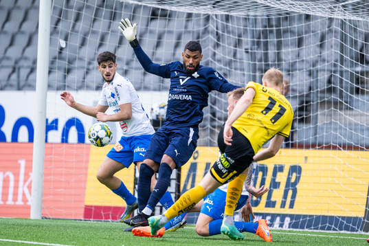 Värnamos målvakt Jonathan Ursin Rasheed och Elfsborgs
