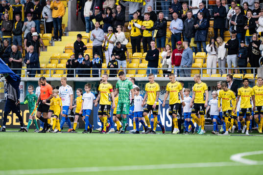 Lagen kommer in på planen