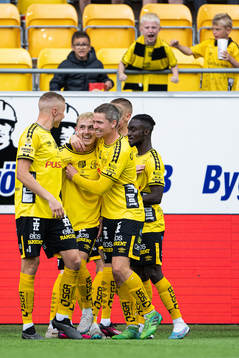 Elfsborgs Jacob Ondrejka jublar med lagkamrater