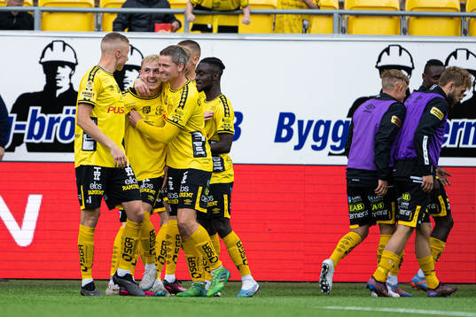 Elfsborgs Jacob Ondrejka jublar med lagkamrater