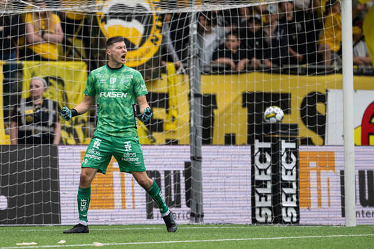 Elfsborgs målvakt Hakon Valdimarsson jublar