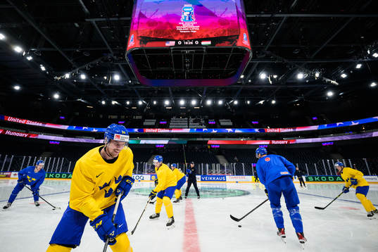 Bläddra bland fler bilder av 2023 IIHF Ice Hockey World Championship, day 3, Sweden, morning skate