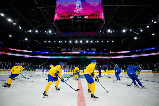 Players of Sweden at a practice session