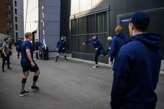 Players of Sweden warm up