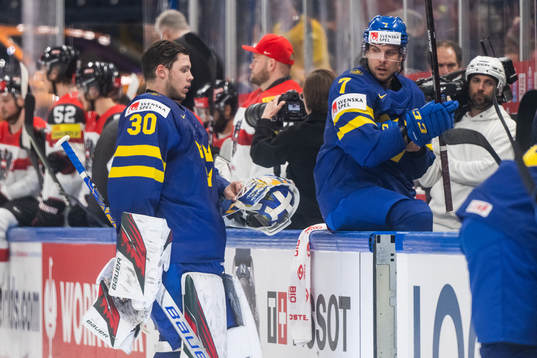 goaltender Jesper Wallstedt and Henrik Tömmernes of Sweden