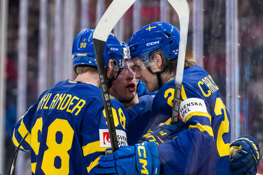 Alexander Nylanderand Lucas Raymond celebrate with Leo