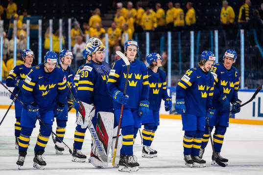 Henrik Tömmernes, goaltender Jesper Wallstedt, Leo