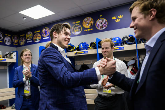 Goaltenders Jesper Wallstedt and Lars Johansson of Sweden