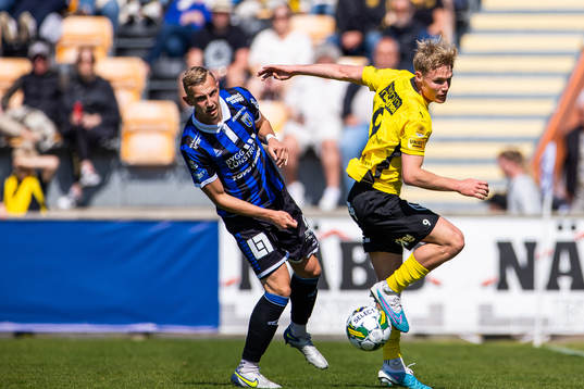 Sirius Jakob Voelkerling Persson och Mjällbys Max Fenger