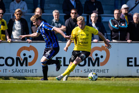 Sirius Dennis Widgren och Mjällbys Herman Johansson