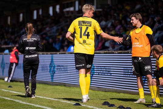 Mjällbys Herman Johansson kliver av