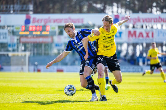 Sirius Daniel Stensson och Mjällbys Alexander Johansson