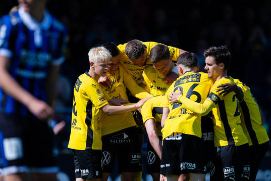Mjällbys spelare jublar