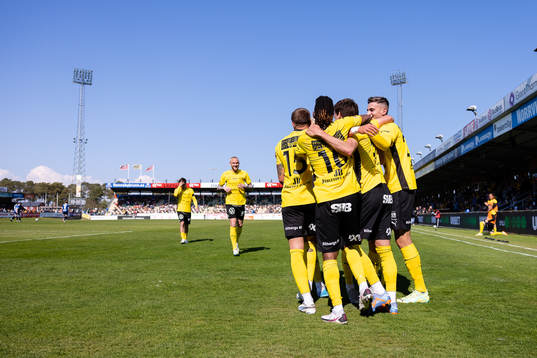Mjällbys spelare jublar