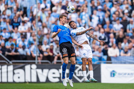 Halmstads Viktor Granath och Malmö FFs Sergio Pena