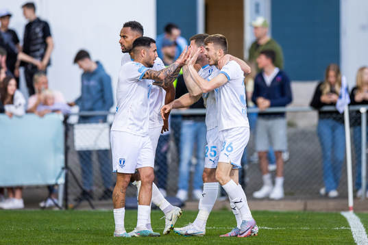 Malmö FFs Patriot Sejdiu jublar med lagkamrater