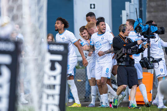 Malmö FFs Patriot Sejdiu jublar med Hugo Larsson, Isaac