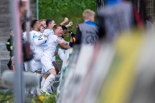 Malmö FFs Patriot Sejdiu jublar med lagkamrater