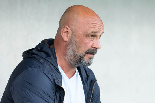 Utsiktens manager Bosko Orovic innan fotbollsmatchen i