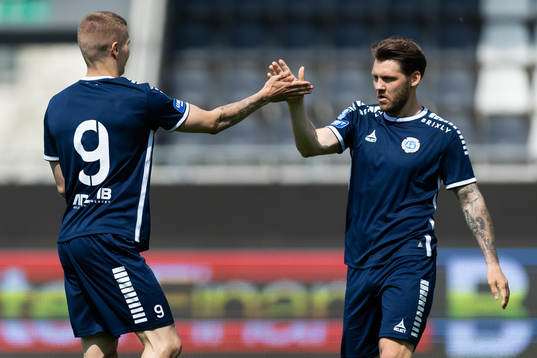 Utsiktens Lucas Hedlund jublar ihop med Karl Bohm