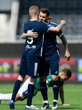 Utsiktens Lucas Hedlund jublar ihop med Karl Bohm