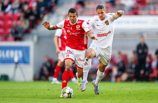 Kalmars Romario Pereira Sipiao och Brommapojkarnas Nikola