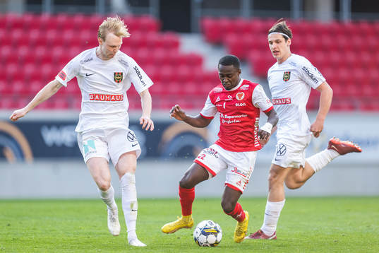 Brommapojkarnas Tim Waker och Kalmars Nahom Girmai Netabay