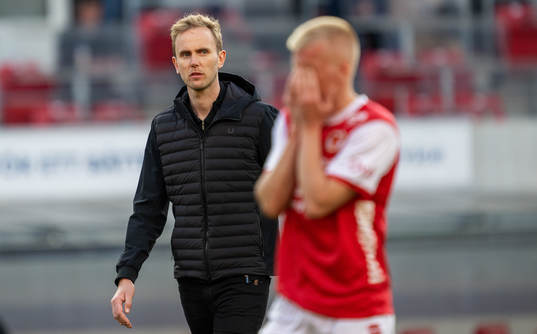Kalmars tränare Henrik Jensen och Axel Lindahl deppar