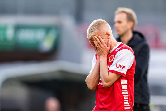 Kalmars Axel Lindahl deppar