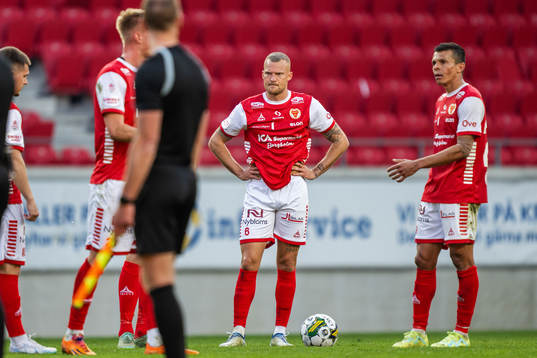 Kalmars Rasmus Sjöstedt och Romario Pereira Sipiao deppar