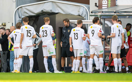 Brommapojkarnas tränare Olof Mellberg och spelare