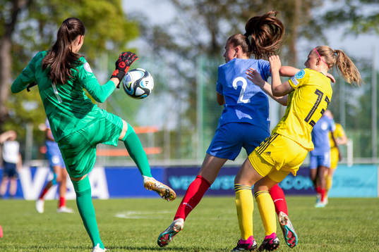 Goalkeeper Alyssa Fernandes and Celeste Delcroix of France