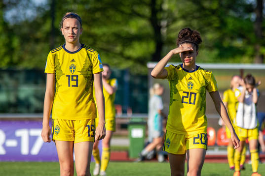 Bianca Hultbäck Nattland and Felicia Schröder of Sweden