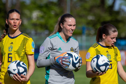 Bella Andersson, goalkeeper Julia Cavander and Emma