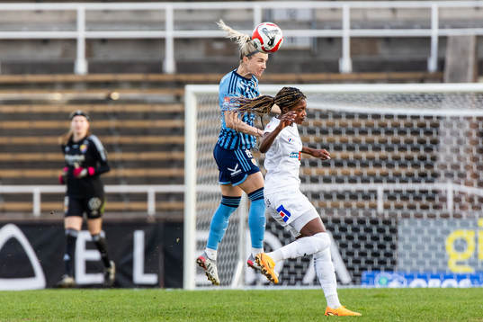 Djurgårdens Emelie Asplund Lövgren och Växjö DFFs
